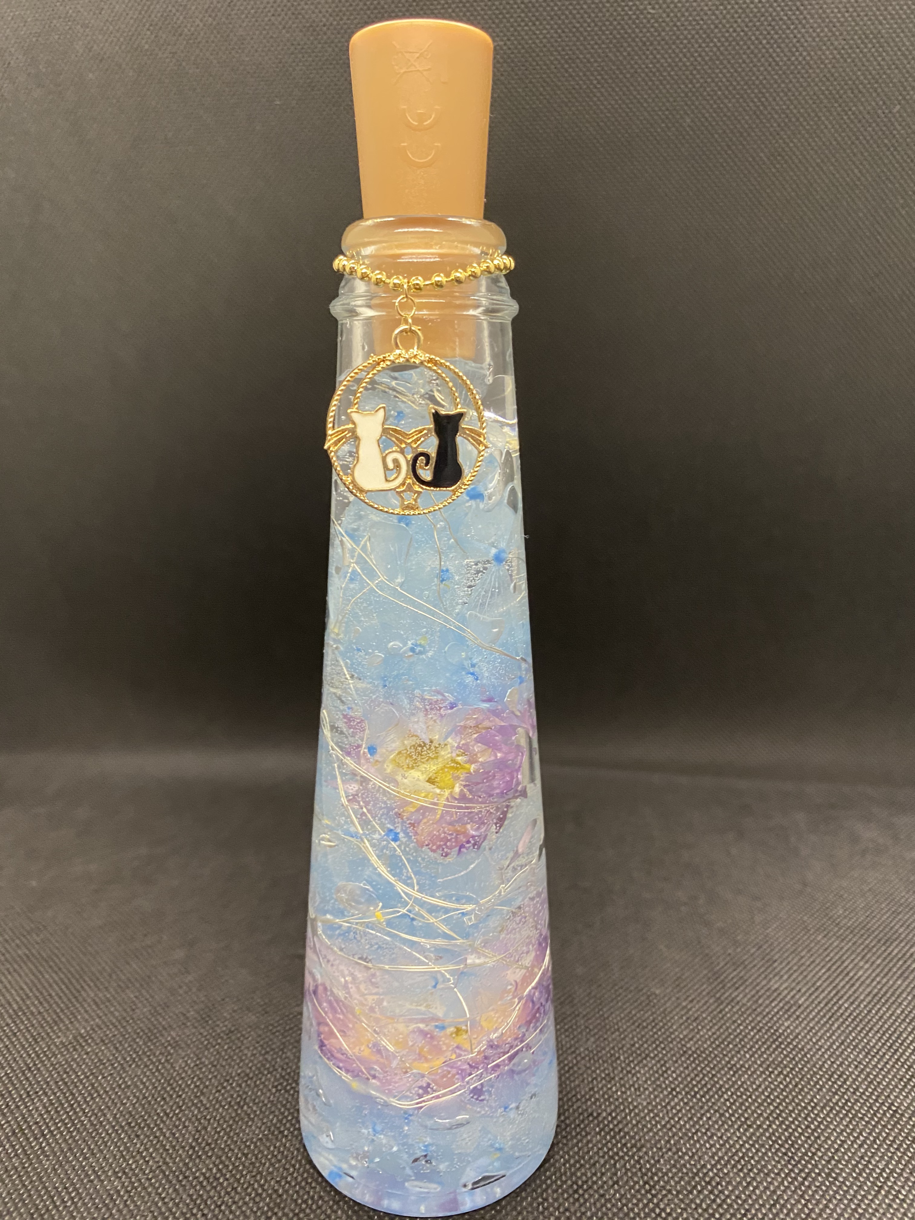 ハーバリウムジュエルライト 150ml 三角瓶 （水色）